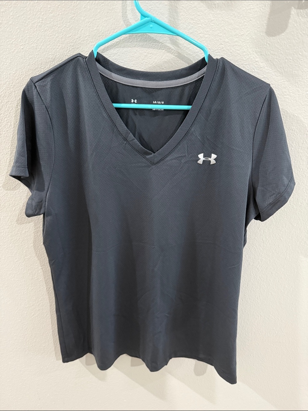 Under Armour Women’s Black V-Neck Athletic Tee
